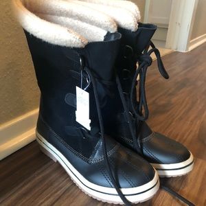 Lace Up Snow Boots- Size 8